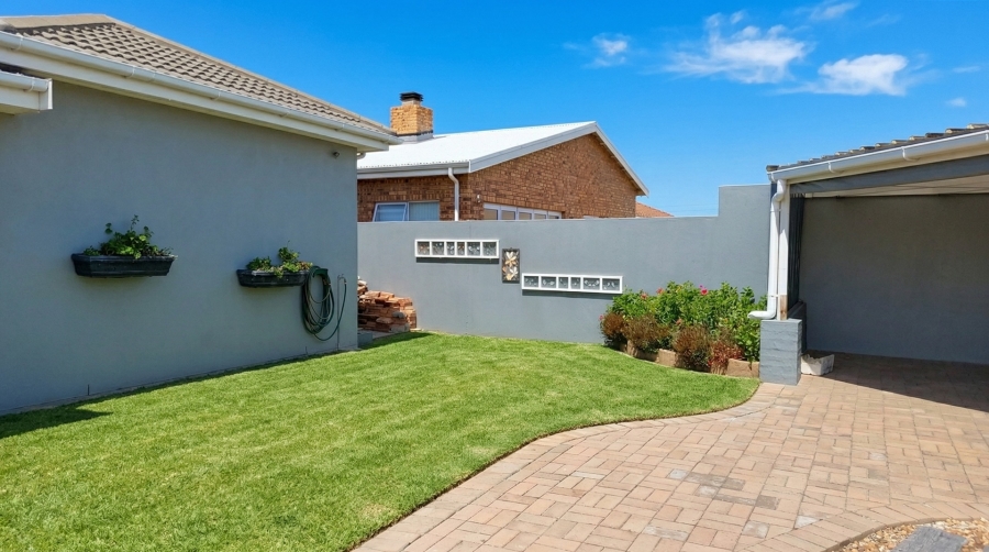 To Let 4 Bedroom Property for Rent in Oceanview Heights Western Cape